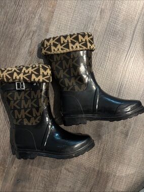 Michael Kors MK Logo Rain Boots Size 7 Removable Michael Kors Lining for Winter